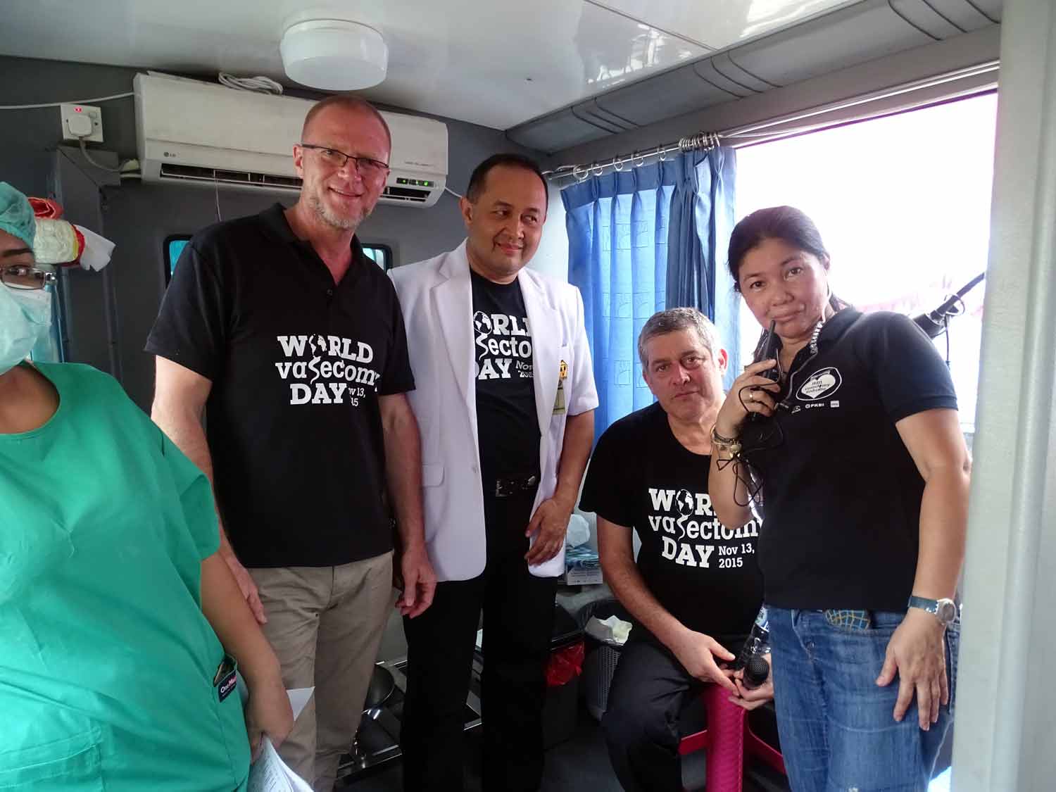Wewnątrz Wazektobusu wazektomia-international-charity-mission-no-scalpel-vasectomy-international-nsvi-world-vasectomy-day-wvd19